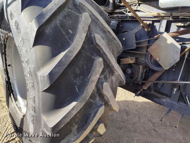 image for item DT0840 Gleaner R62 combine