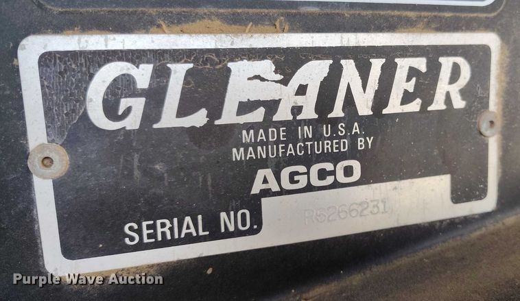 image for item DT0840 Gleaner R62 combine