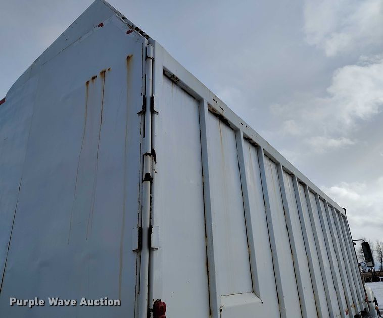 image for item DT0883 2009 Freightliner Columbia 120 silage truck