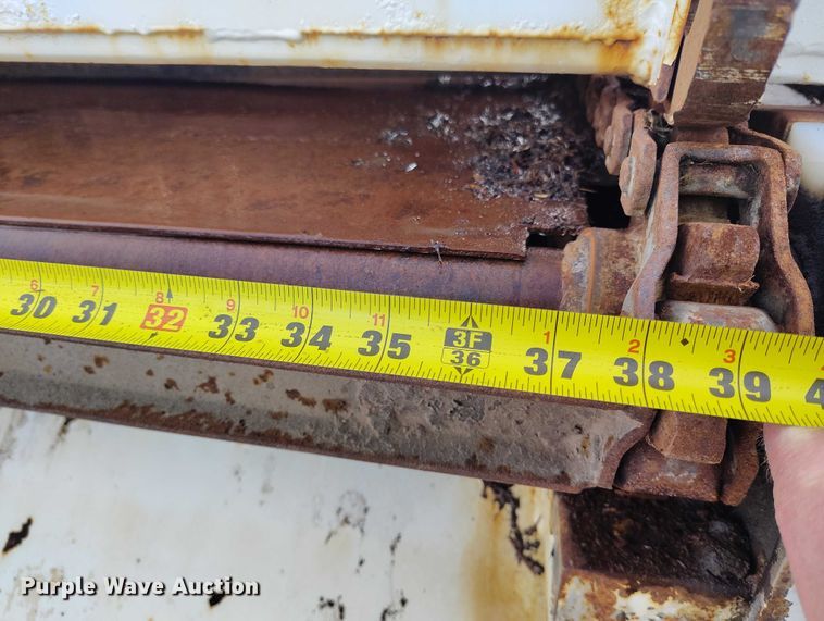 image for item DT0883 2009 Freightliner Columbia 120 silage truck