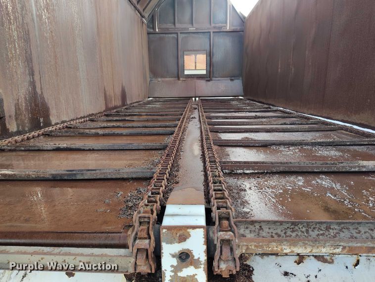 image for item DT0883 2009 Freightliner Columbia 120 silage truck