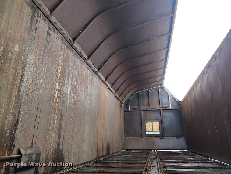 image for item DT0883 2009 Freightliner Columbia 120 silage truck