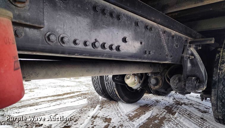 image for item DT0883 2009 Freightliner Columbia 120 silage truck