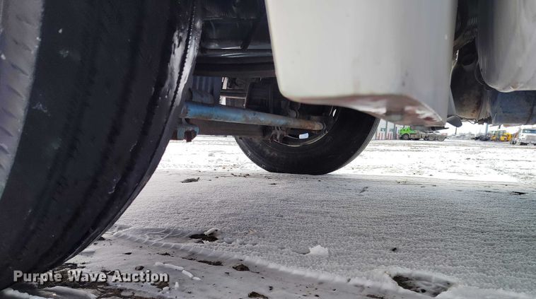 image for item DT0883 2009 Freightliner Columbia 120 silage truck