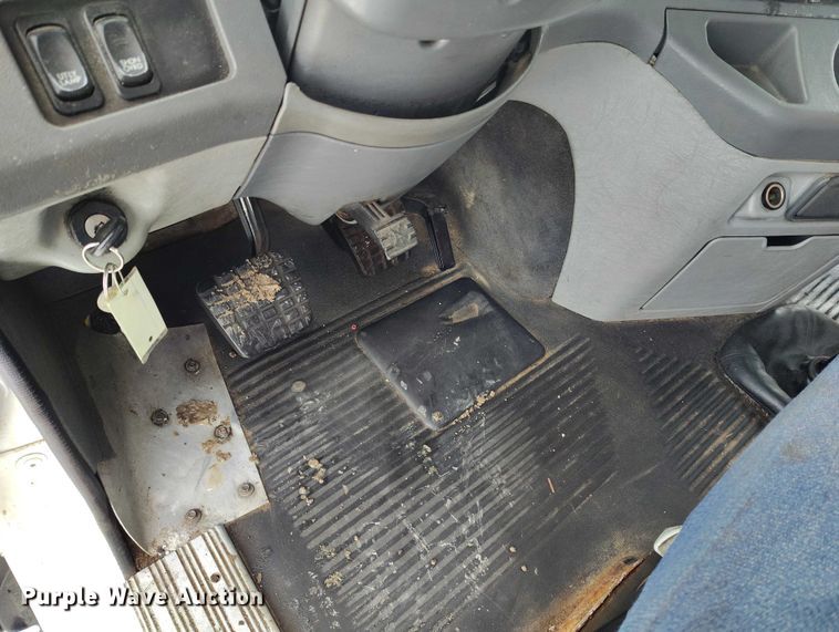 image for item DT0883 2009 Freightliner Columbia 120 silage truck