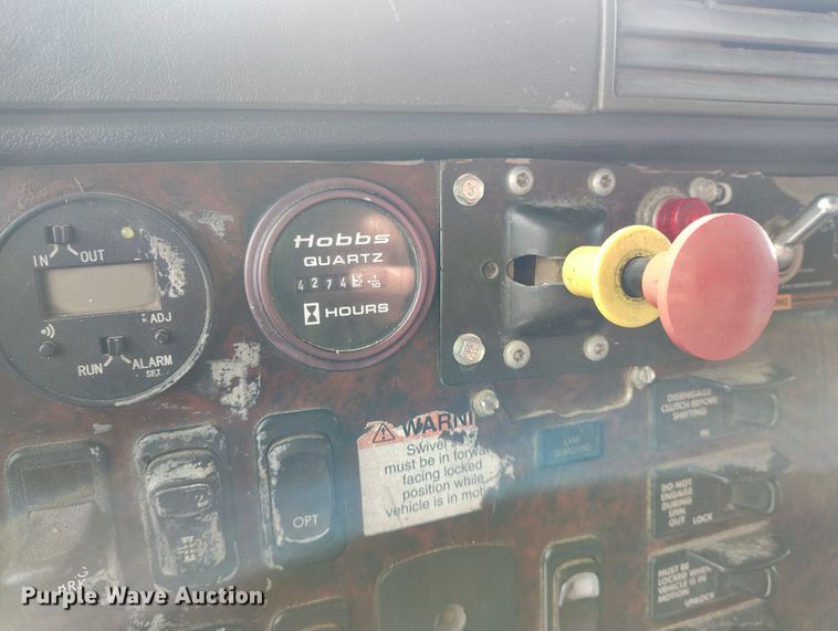 image for item DT0883 2009 Freightliner Columbia 120 silage truck