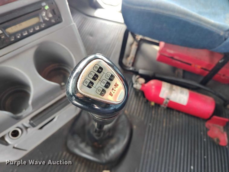 image for item DT0883 2009 Freightliner Columbia 120 silage truck