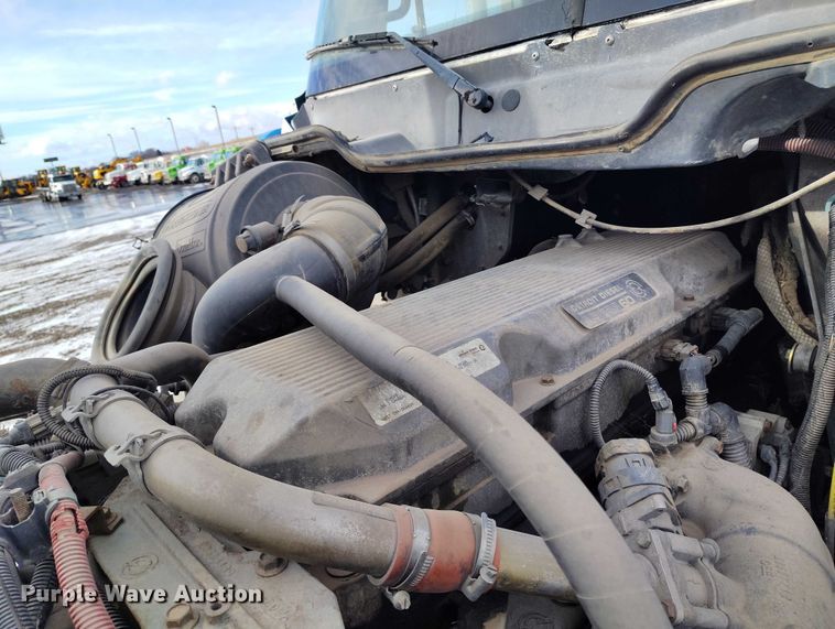 image for item DT0883 2009 Freightliner Columbia 120 silage truck