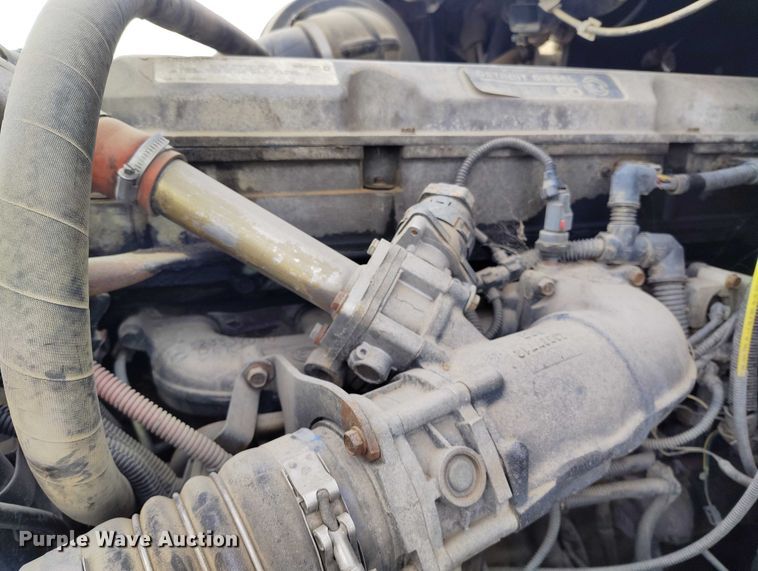 image for item DT0883 2009 Freightliner Columbia 120 silage truck