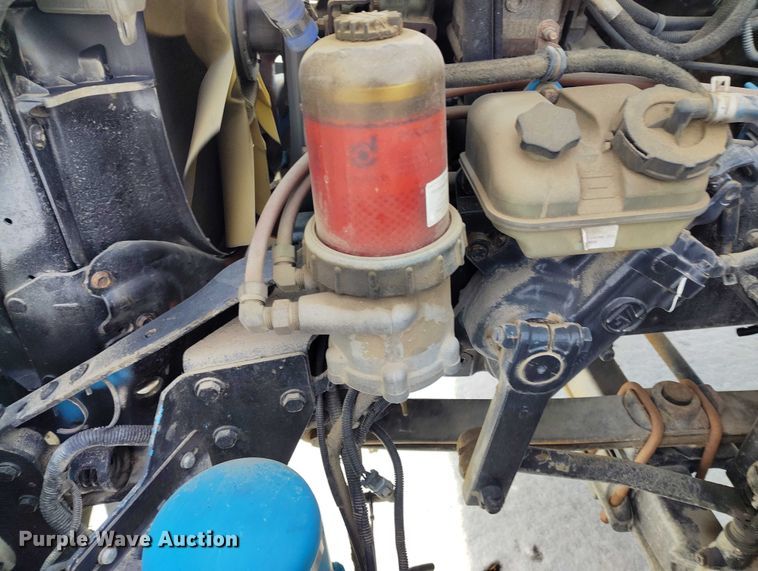 image for item DT0883 2009 Freightliner Columbia 120 silage truck