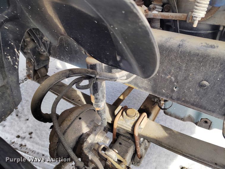 image for item DT0883 2009 Freightliner Columbia 120 silage truck