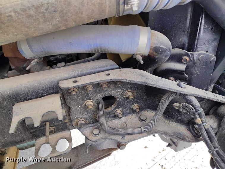 image for item DT0883 2009 Freightliner Columbia 120 silage truck