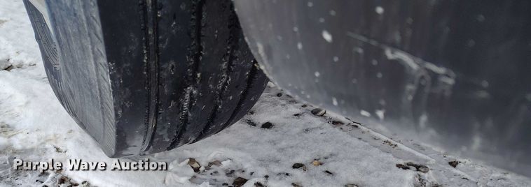 image for item DT0883 2009 Freightliner Columbia 120 silage truck