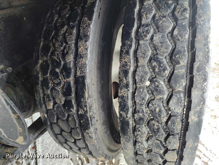 image for item DT0883 2009 Freightliner Columbia 120 silage truck