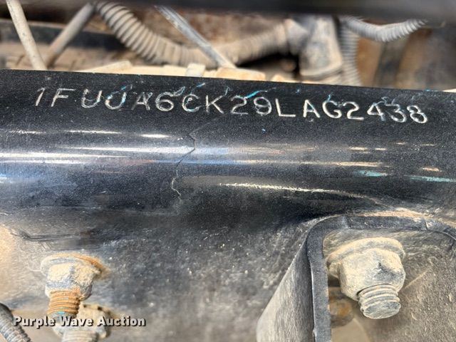 image for item DT0883 2009 Freightliner Columbia 120 silage truck