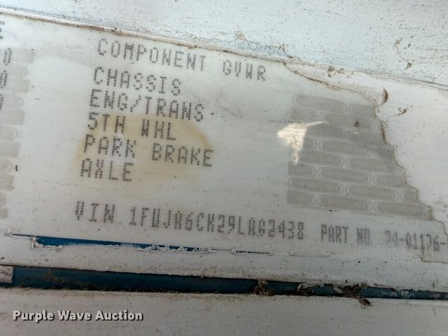 image for item DT0883 2009 Freightliner Columbia 120 silage truck