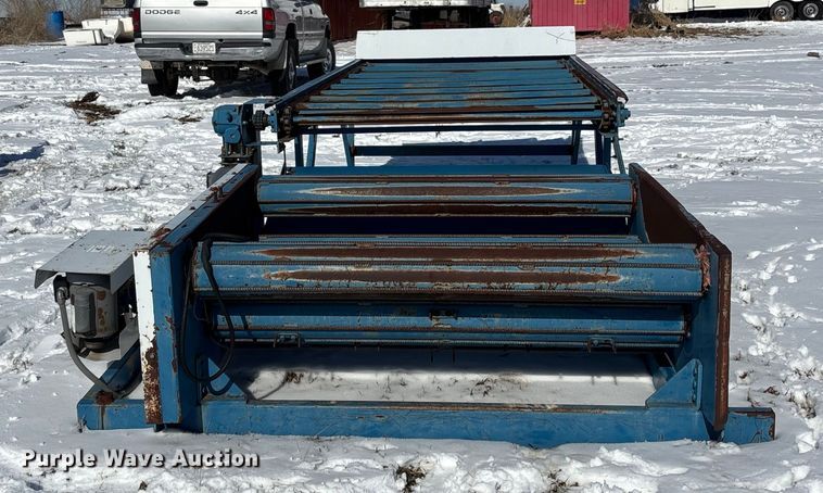 image for item DU6983 Roto round baler unroller