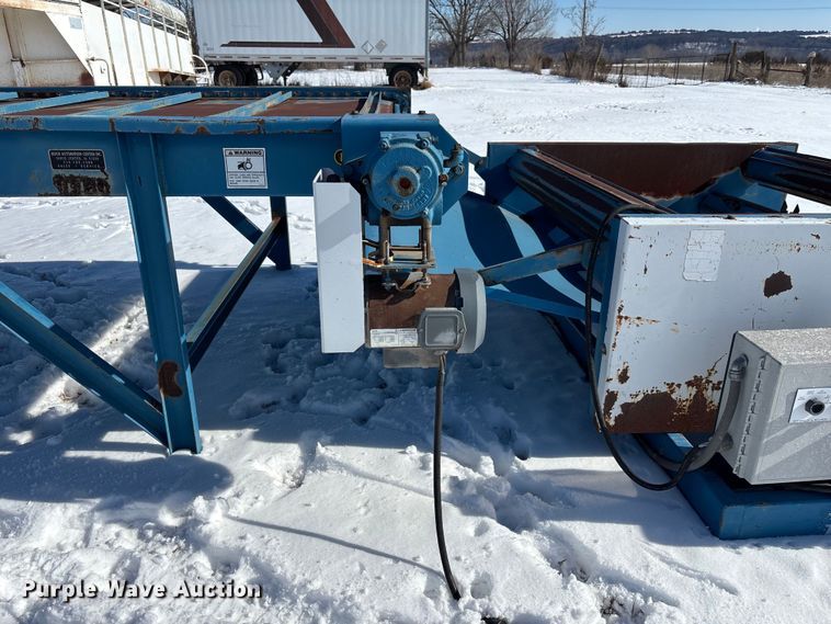 image for item DU6983 Roto round baler unroller