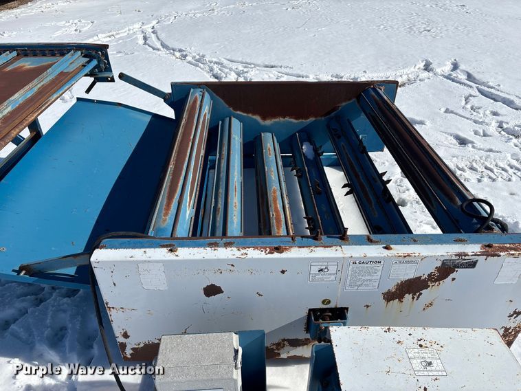 image for item DU6983 Roto round baler unroller