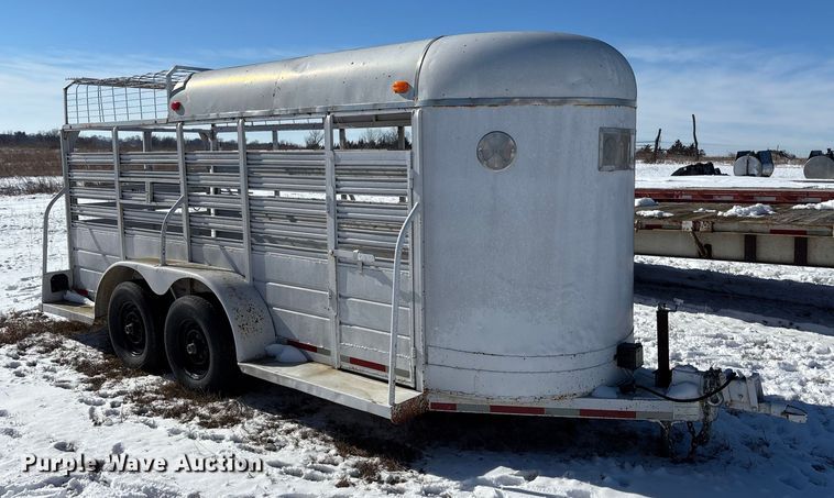 image for item DU6987 1973 W-W livestock trailer