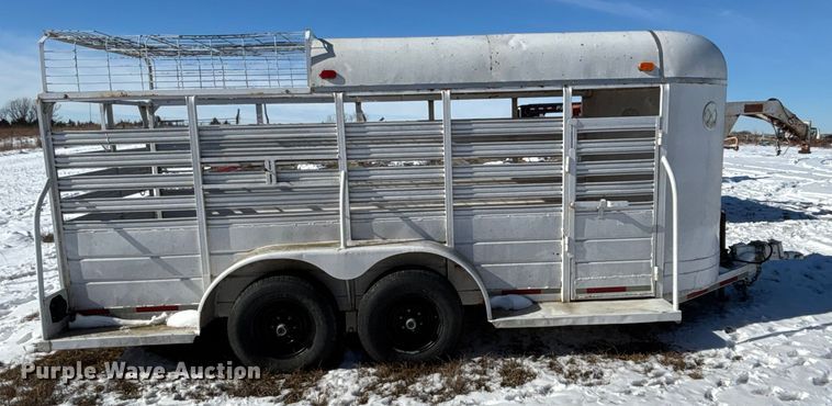 image for item DU6987 1973 W-W livestock trailer