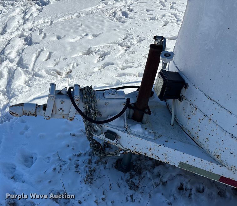 image for item DU6987 1973 W-W livestock trailer