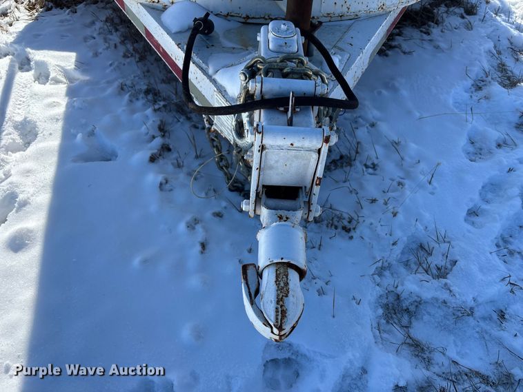 image for item DU6987 1973 W-W livestock trailer