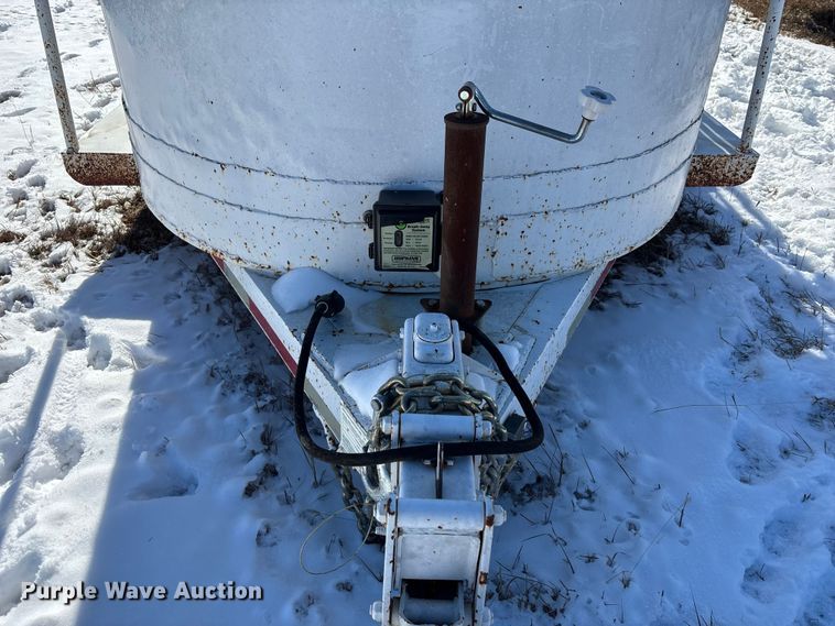 image for item DU6987 1973 W-W livestock trailer
