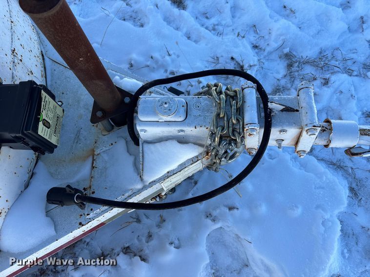 image for item DU6987 1973 W-W livestock trailer