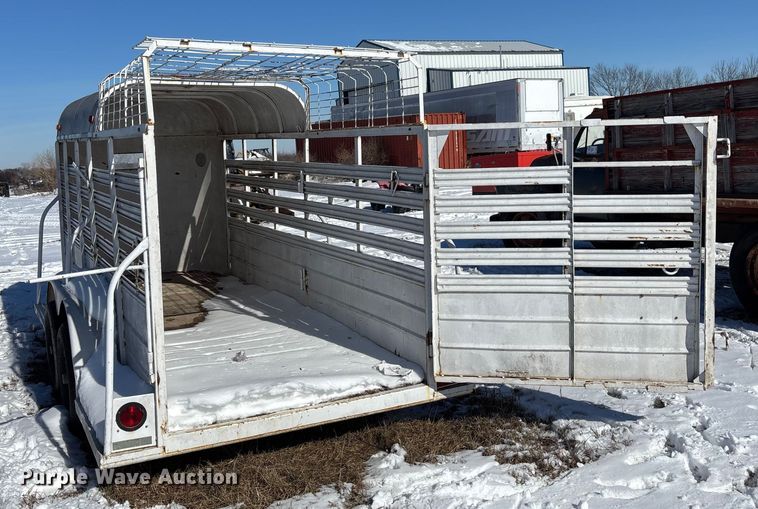 image for item DU6987 1973 W-W livestock trailer