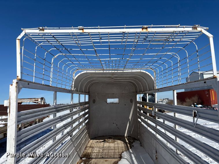 image for item DU6987 1973 W-W livestock trailer