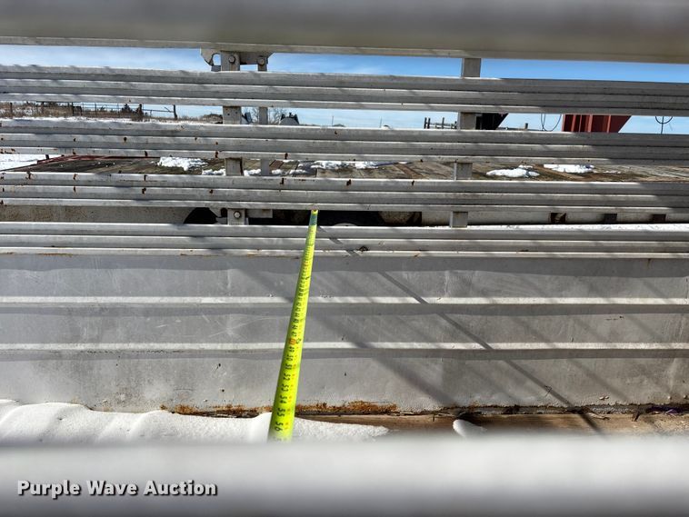 image for item DU6987 1973 W-W livestock trailer