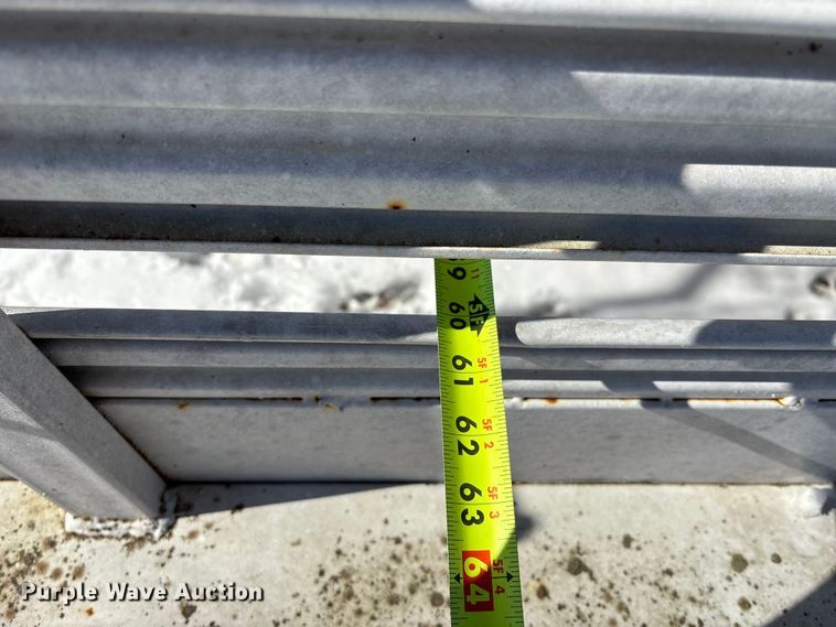 image for item DU6987 1973 W-W livestock trailer