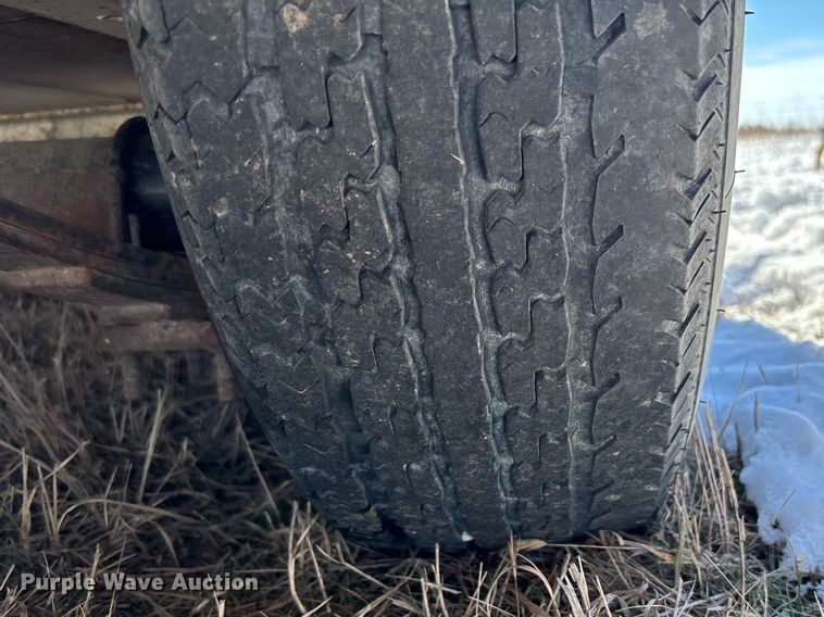 image for item DU6987 1973 W-W livestock trailer