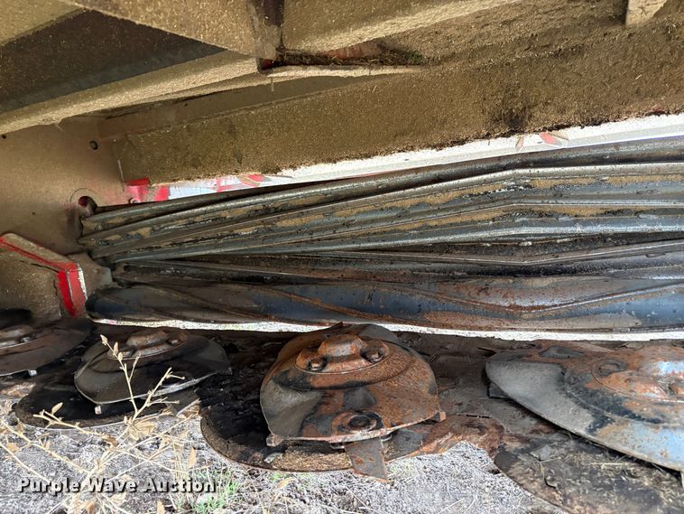 image for item EC8255 2020 Massey Ferguson 1393 swather / windrower