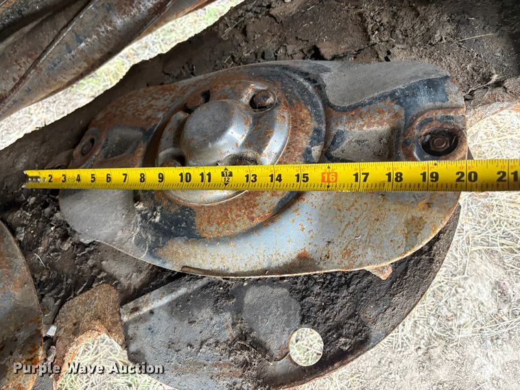 image for item EC8255 2020 Massey Ferguson 1393 swather / windrower