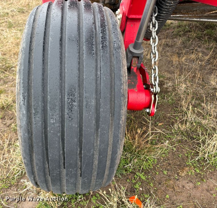 image for item EC8255 2020 Massey Ferguson 1393 swather / windrower