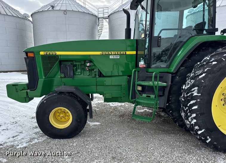 image for item EF2384 1998 John Deere 8200 tractor