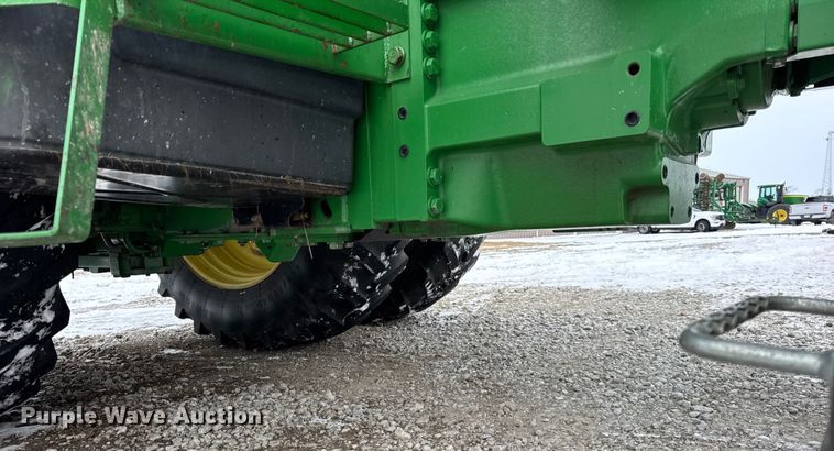 image for item EF2384 1998 John Deere 8200 tractor