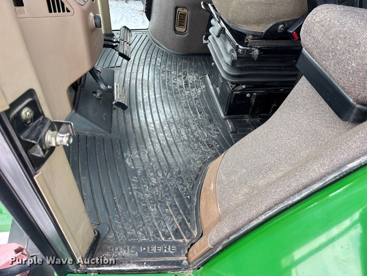 image for item EF2384 1998 John Deere 8200 tractor