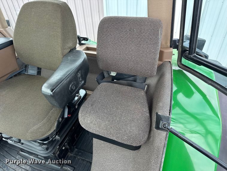 image for item EF2384 1998 John Deere 8200 tractor