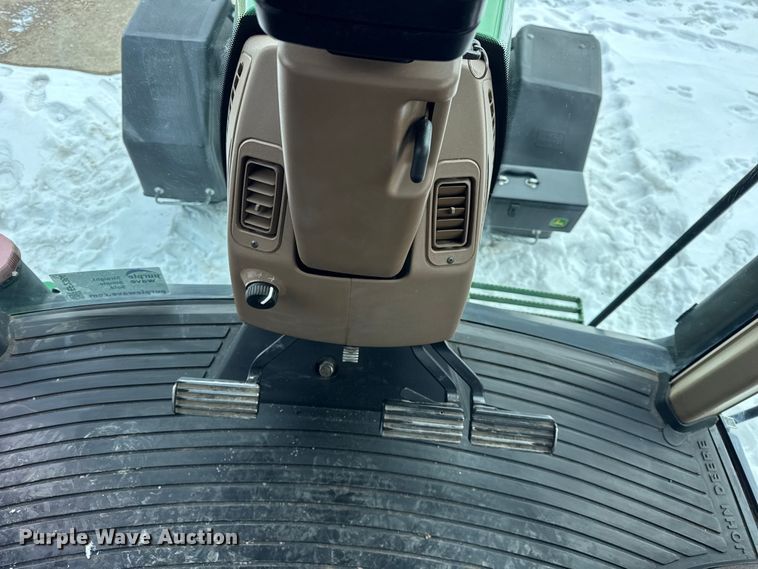 image for item EF2384 1998 John Deere 8200 tractor