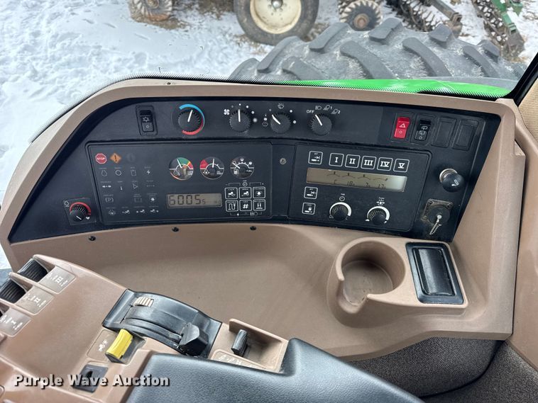 image for item EF2384 1998 John Deere 8200 tractor