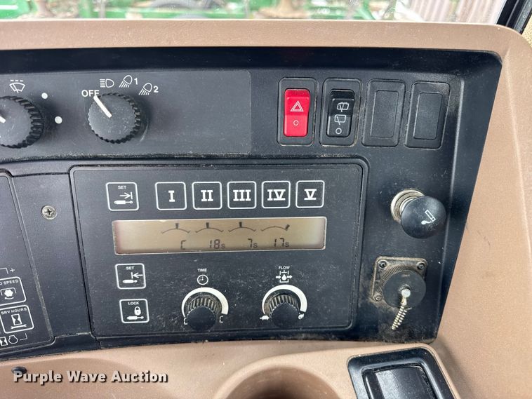 image for item EF2384 1998 John Deere 8200 tractor