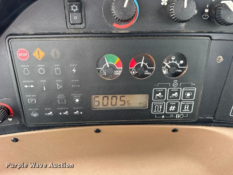 image for item EF2384 1998 John Deere 8200 tractor