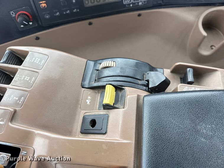 image for item EF2384 1998 John Deere 8200 tractor