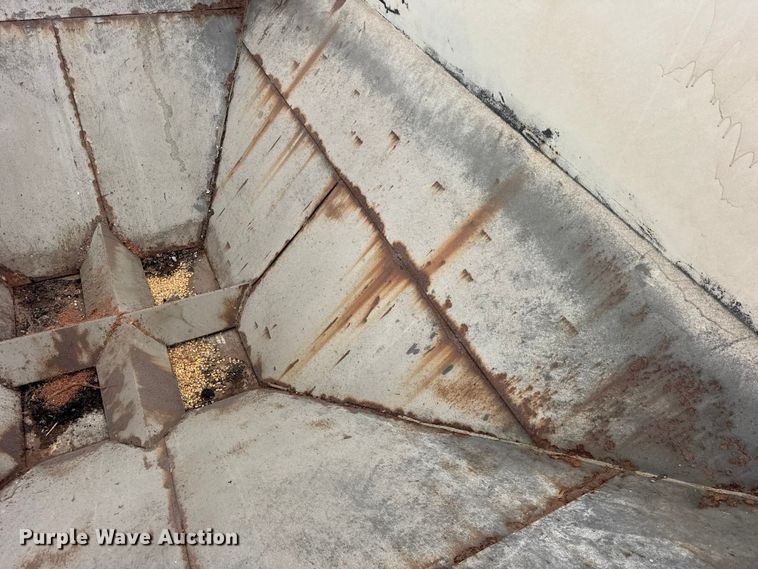 image for item EF2386 Gravity wagon