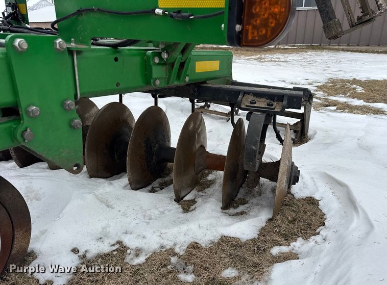 image for item EF2388 2021 John Deere 2720 disk ripper