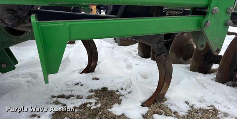 image for item EF2388 2021 John Deere 2720 disk ripper