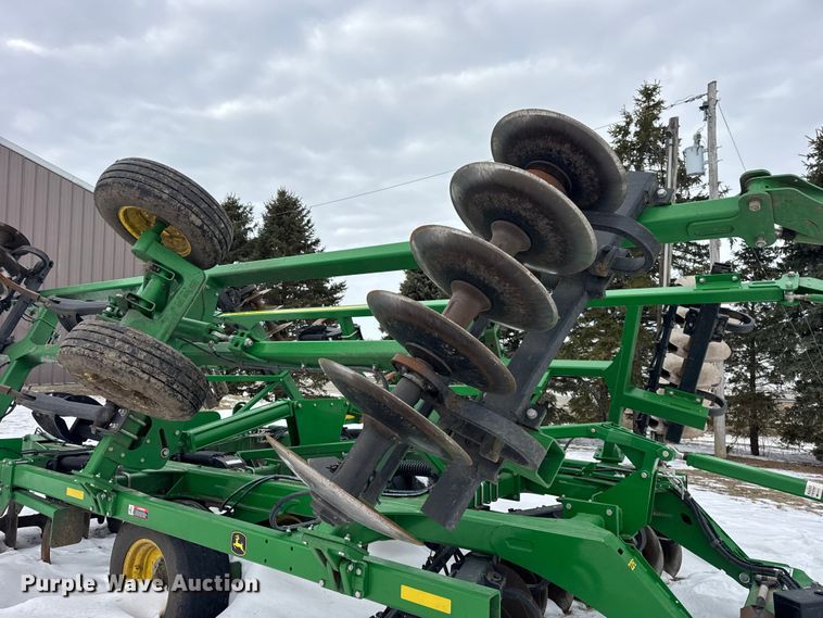image for item EF2388 2021 John Deere 2720 disk ripper